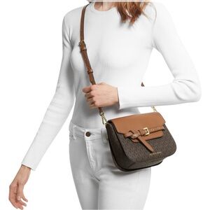 21 | 🍁Michael Kors Emilia Small Logo Crossbody Bag